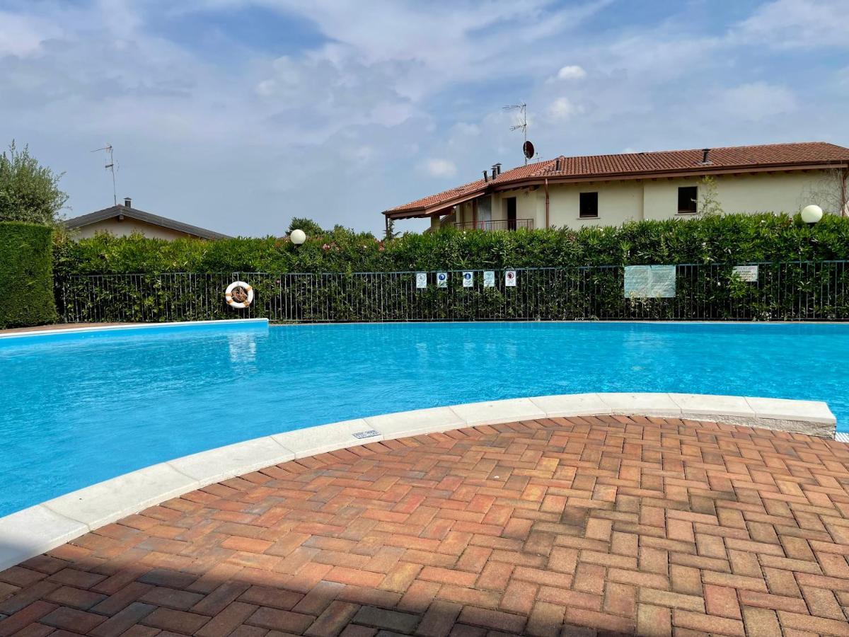 Garden Residence Appartamento Con Terrazzo E Piscina Desenzano del Garda Exterior foto