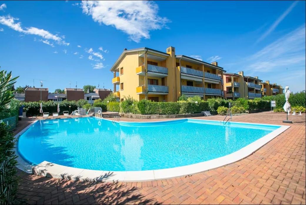 Garden Residence Appartamento Con Terrazzo E Piscina Desenzano del Garda Exterior foto
